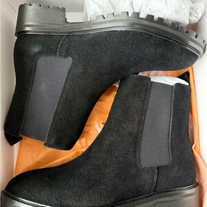 Quince Suede Chelsea Boot Black Size 8